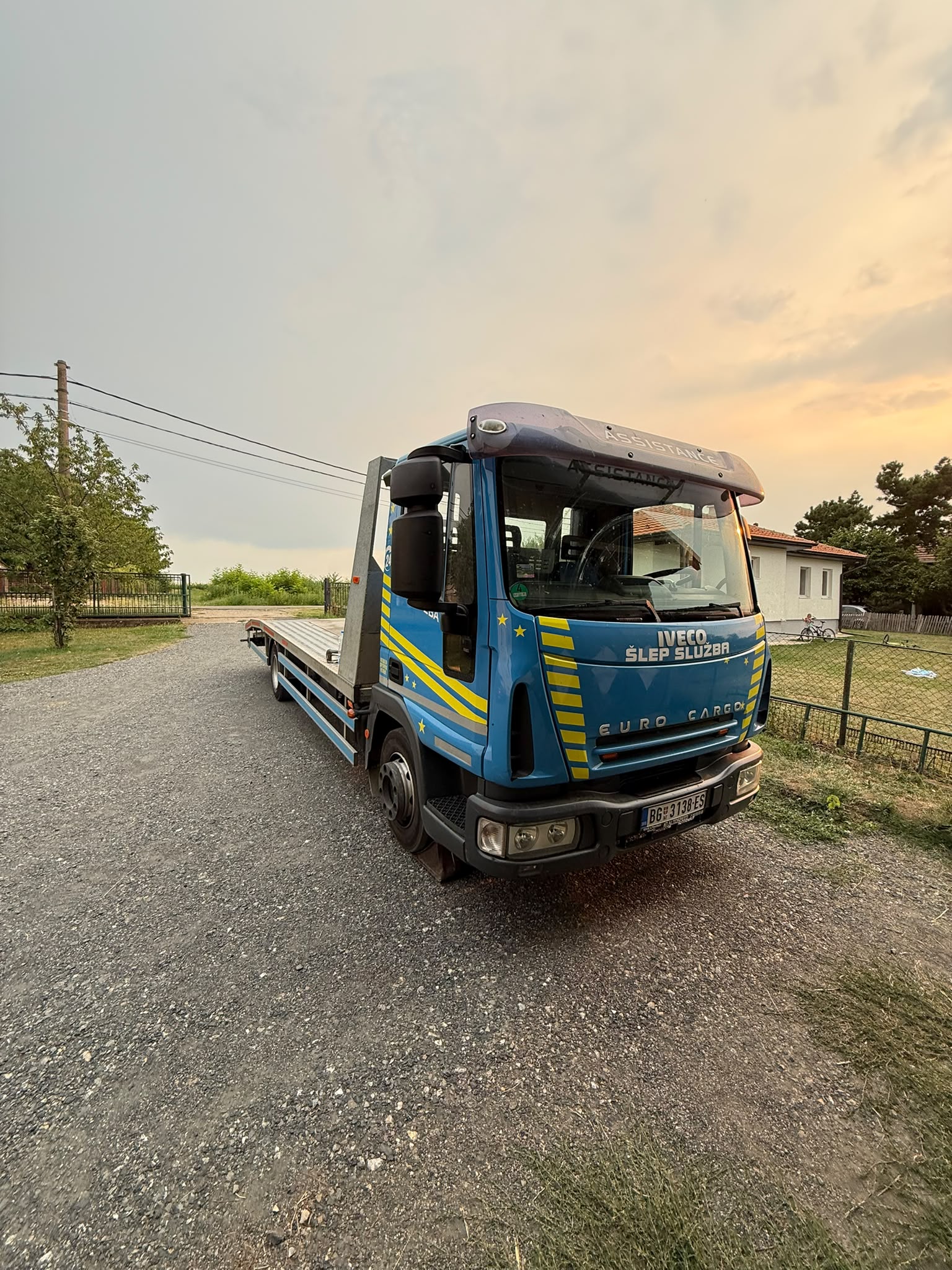 Šlep vozilo Šlep službe Ilić, Iveco Eurocargo sa platformom za prevoz vozila